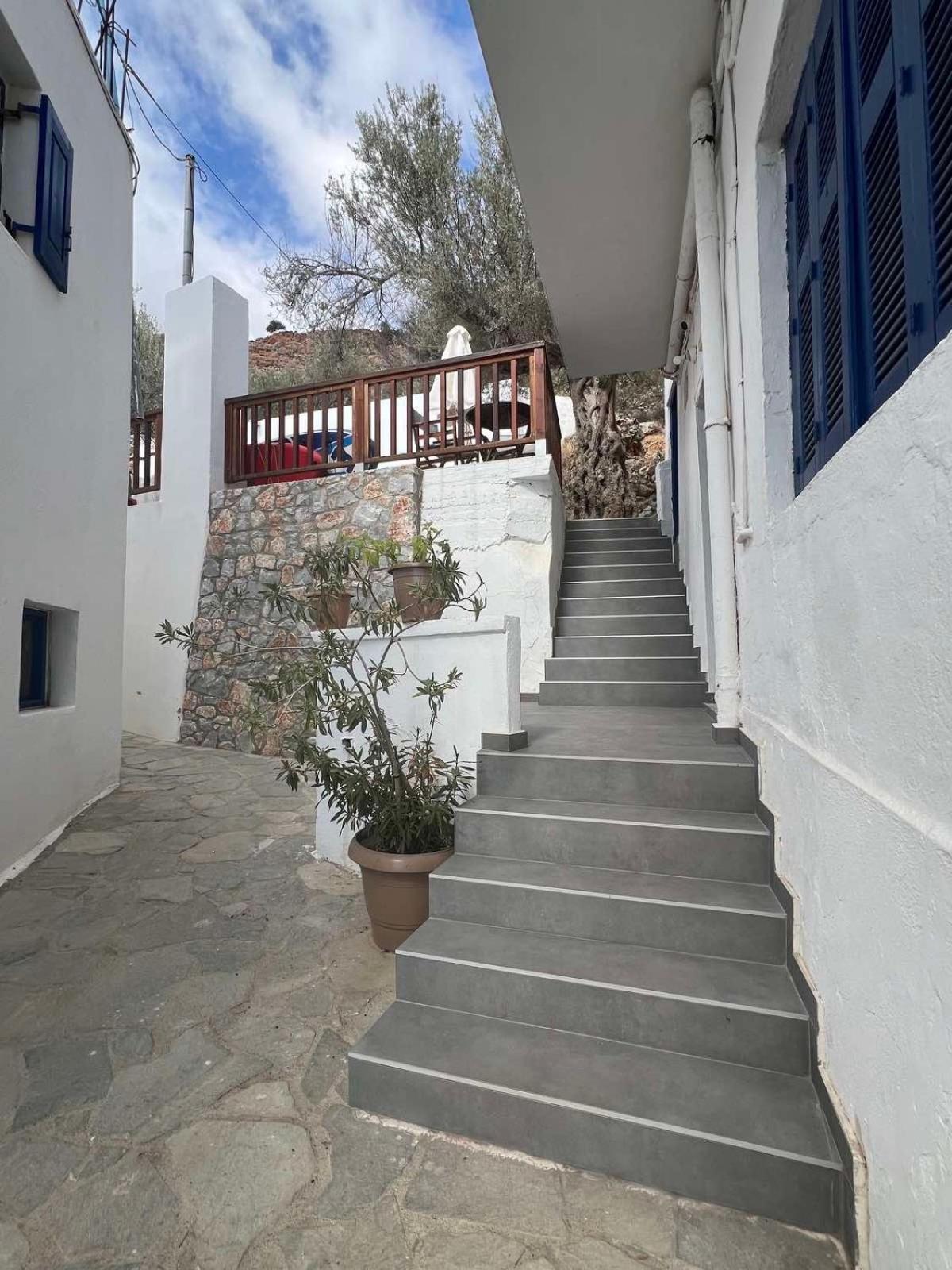 Scirocco Rooms Loutro Exterior photo