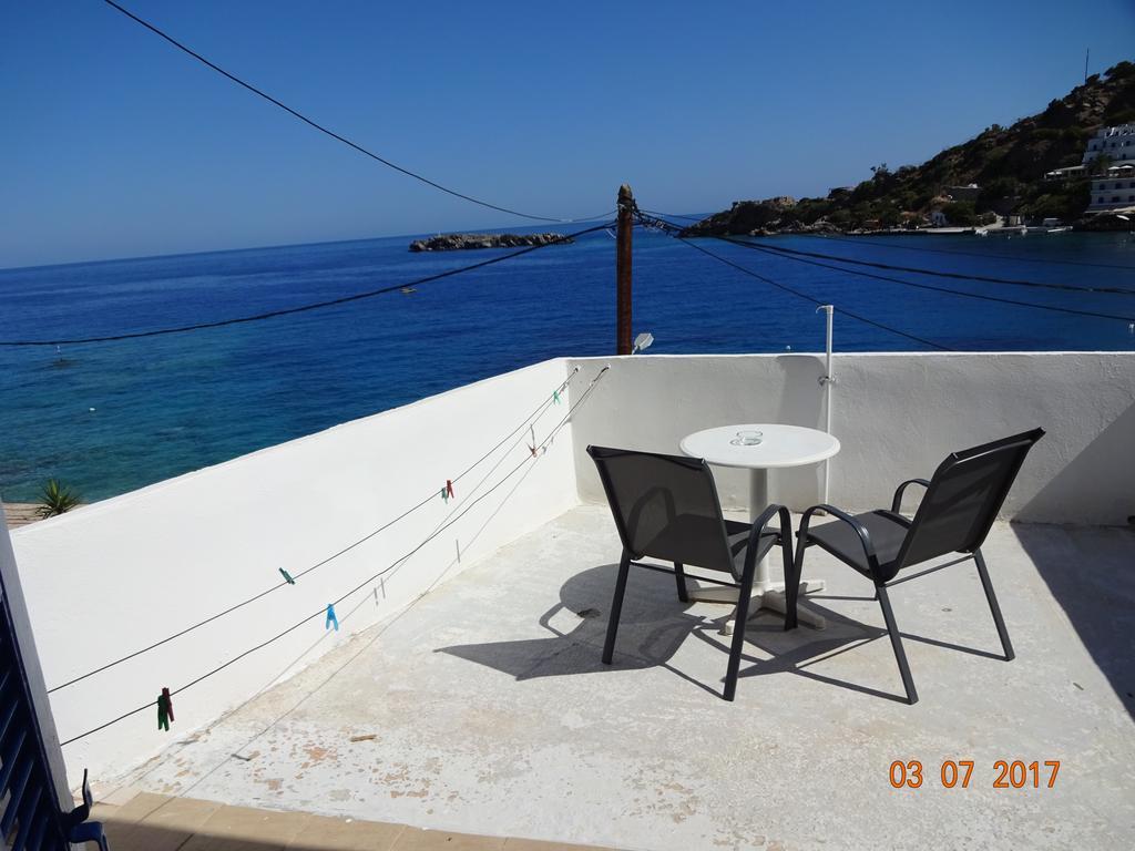 Scirocco Rooms Loutro Exterior photo
